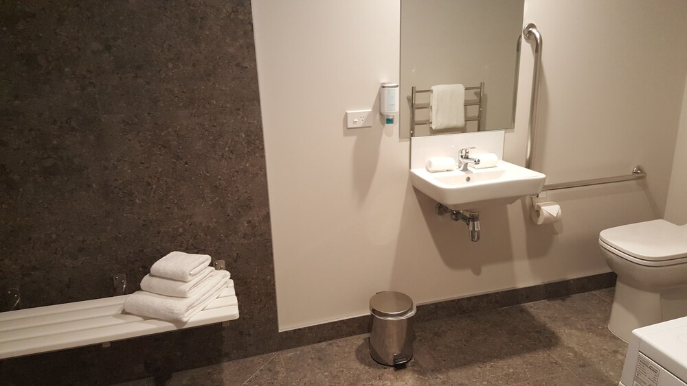 Executive Studio, 1 King Bed - Bathroom