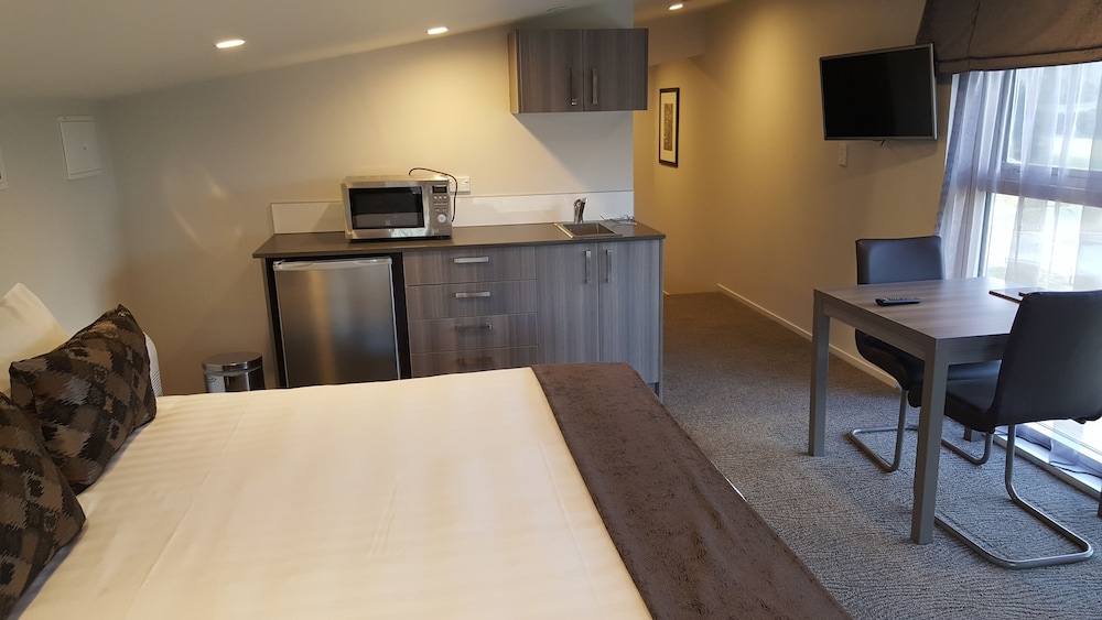 Studio Loft (stairs and only suitable for guests 1.7m or lower) - Guestroom