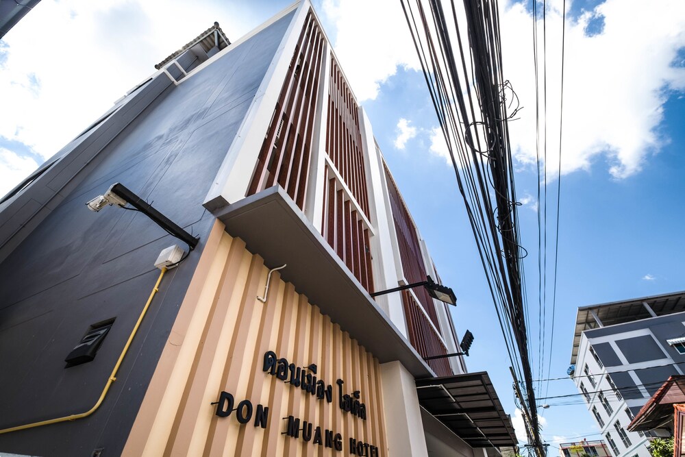 ด้านหน้าของโรงแรม
