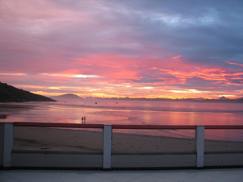 Vista para praia/oceano