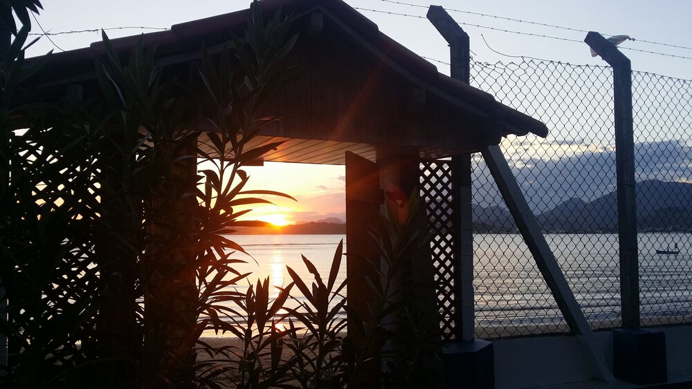 Vista para praia/oceano