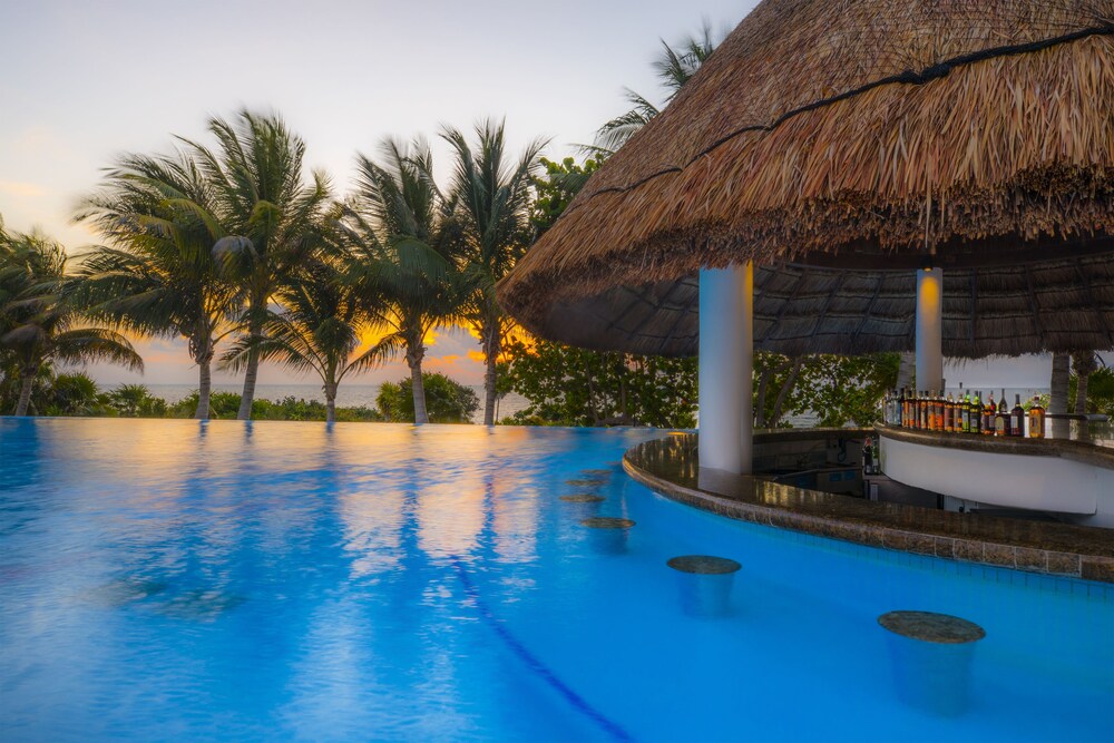 Poolside Bar