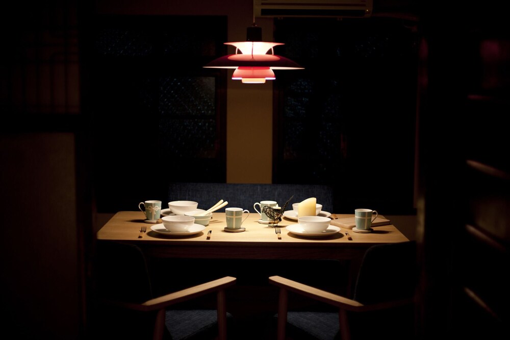 객실 내 식사 (트래디셔널 빌라, 정원 전망 (Japanese Style, Near Railway))