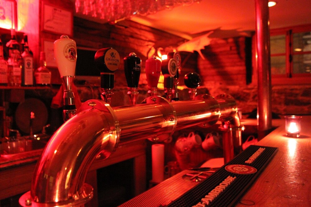 Hotel Bar