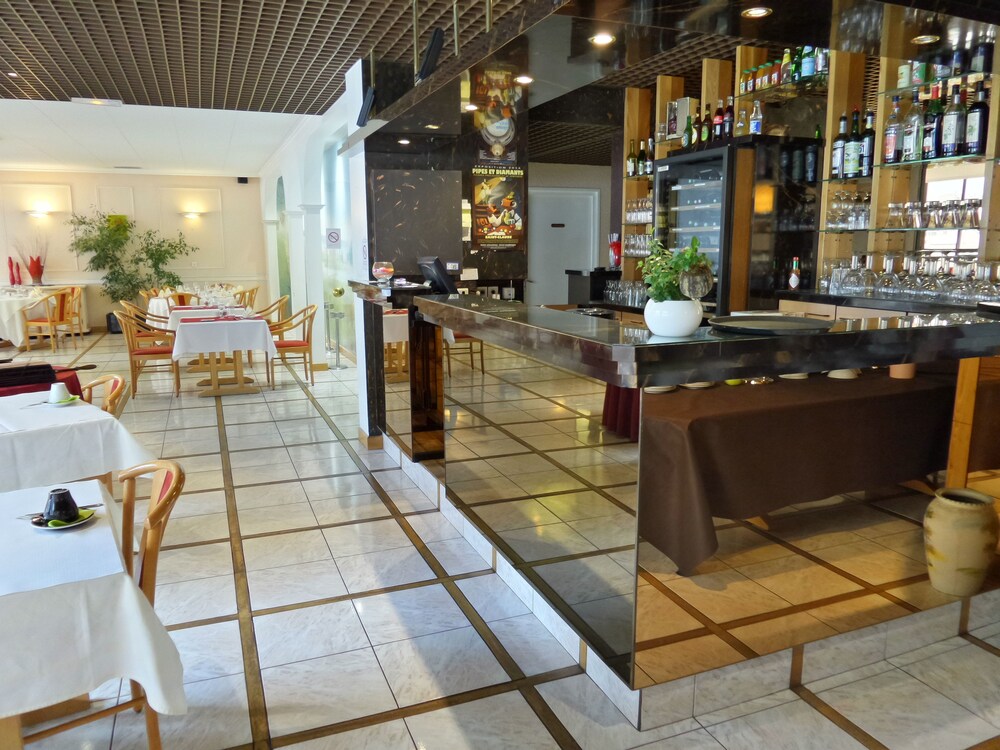 Hotel Bar