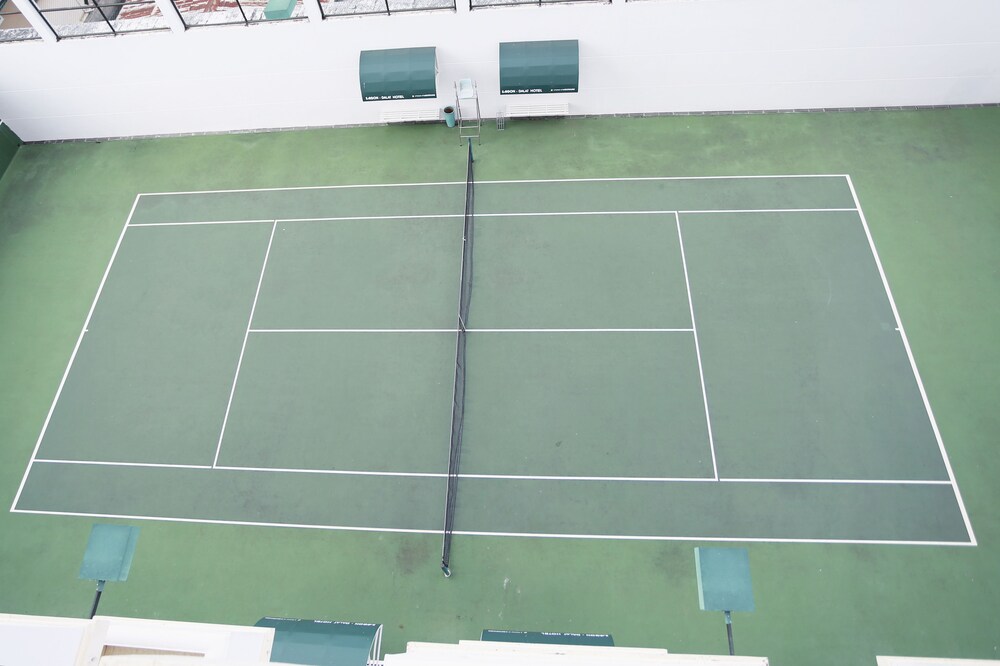สนามเทนนิส