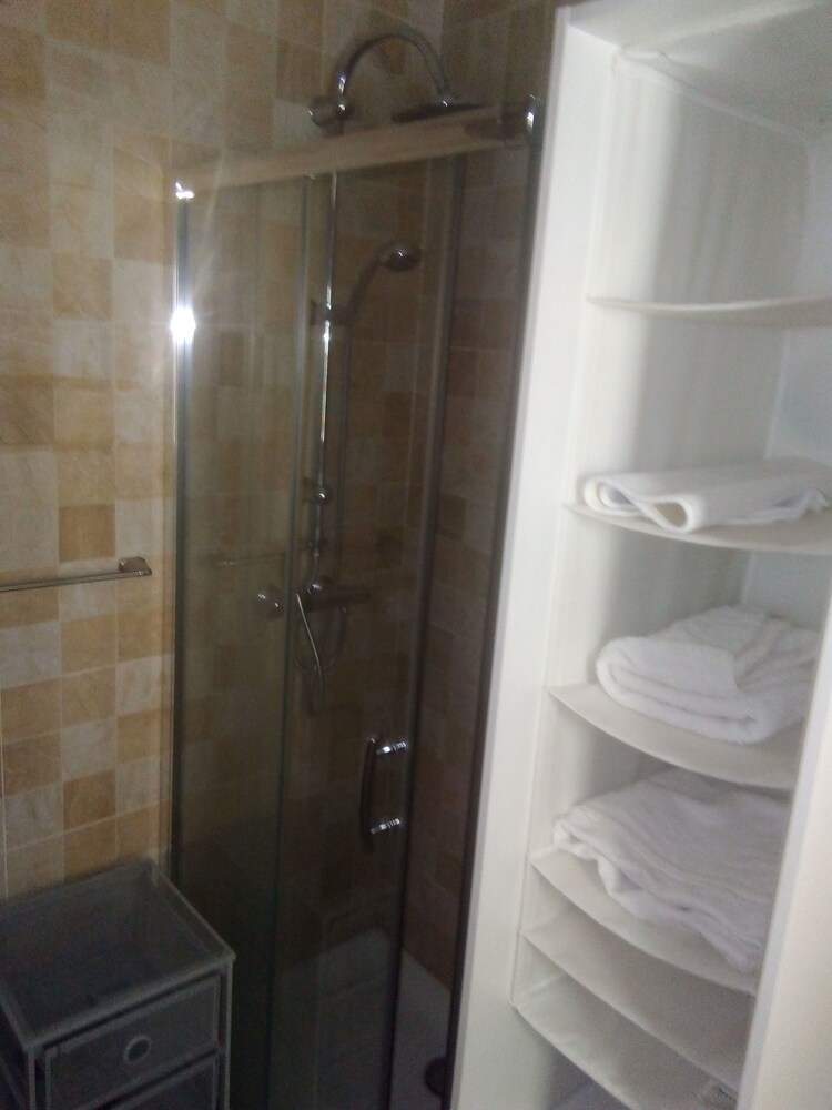 Ducha en el cuarto de baño: Apartamento Confort, 1 habitación