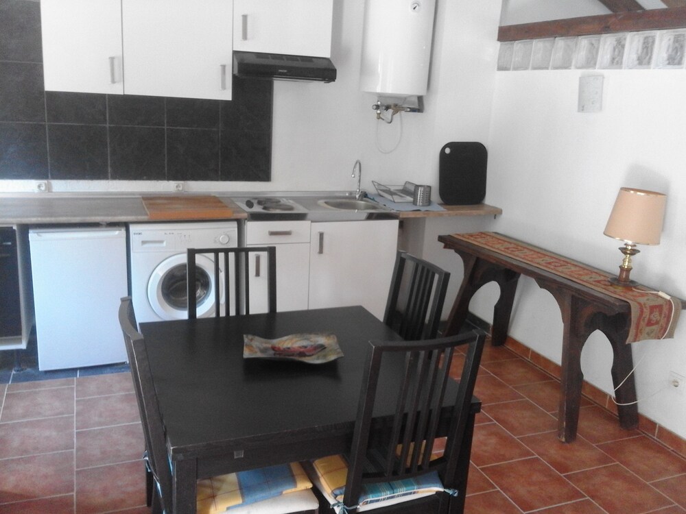 Cocina básica en la habitación