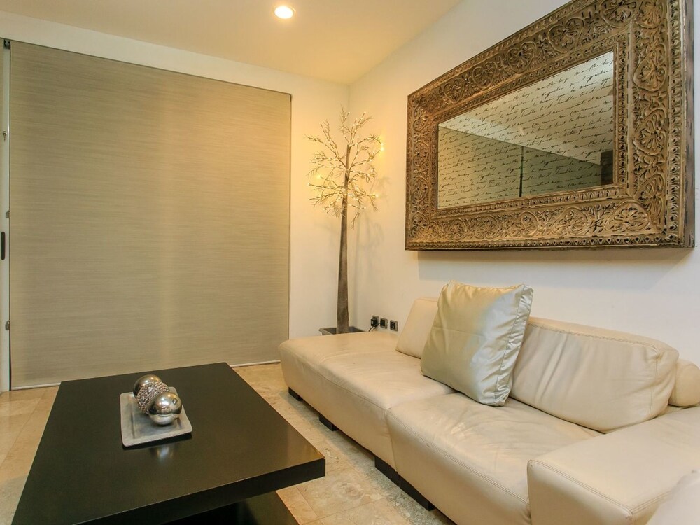 거실 공간 (아파트, 침실 2개, 욕조, 시내 전망 (Mamitas 1102 - 2 Bedrooms & Terrace))