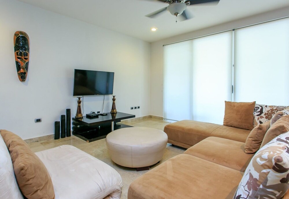 거실 공간 (아파트, 침실 2개, 욕조, 시내 전망 (Mamitas 1103 - 2 Bedrooms & Terrace))