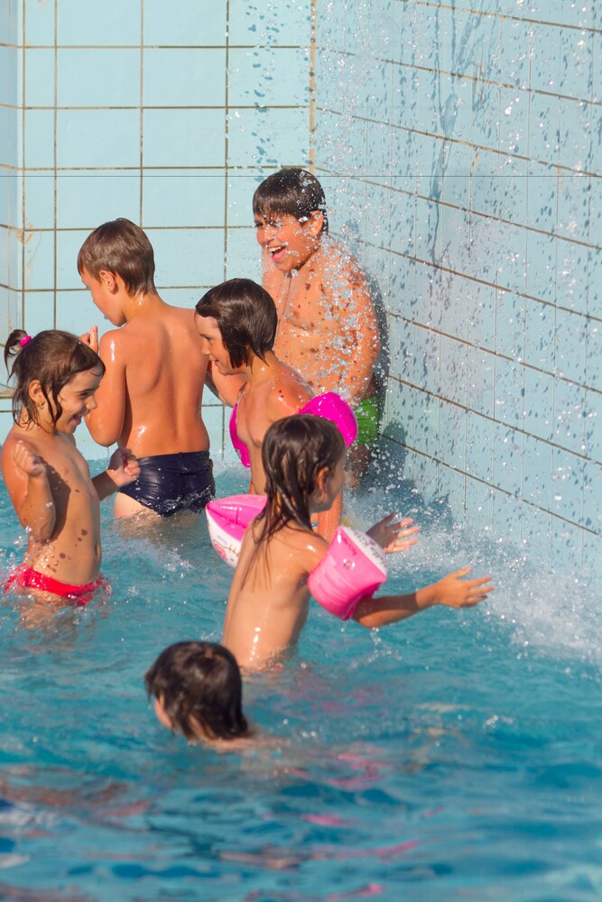 Piscina con cascata