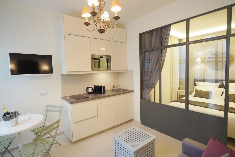 Saint Germain Cosy Suite - Living Room