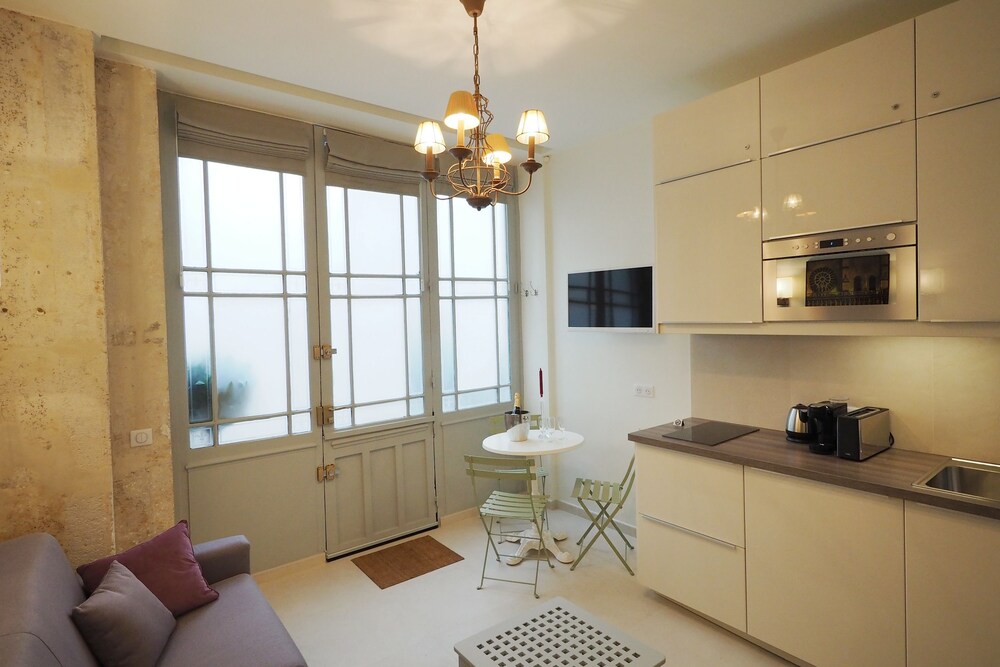 Saint Germain Cosy Suite - In-Room Kitchen