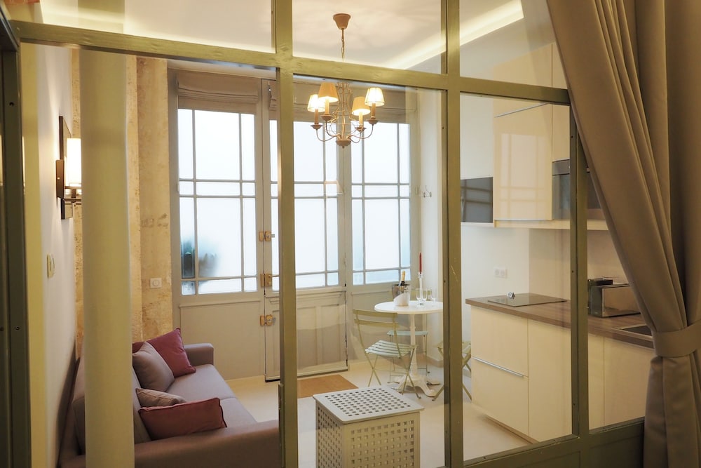 Saint Germain Cosy Suite - Living Room