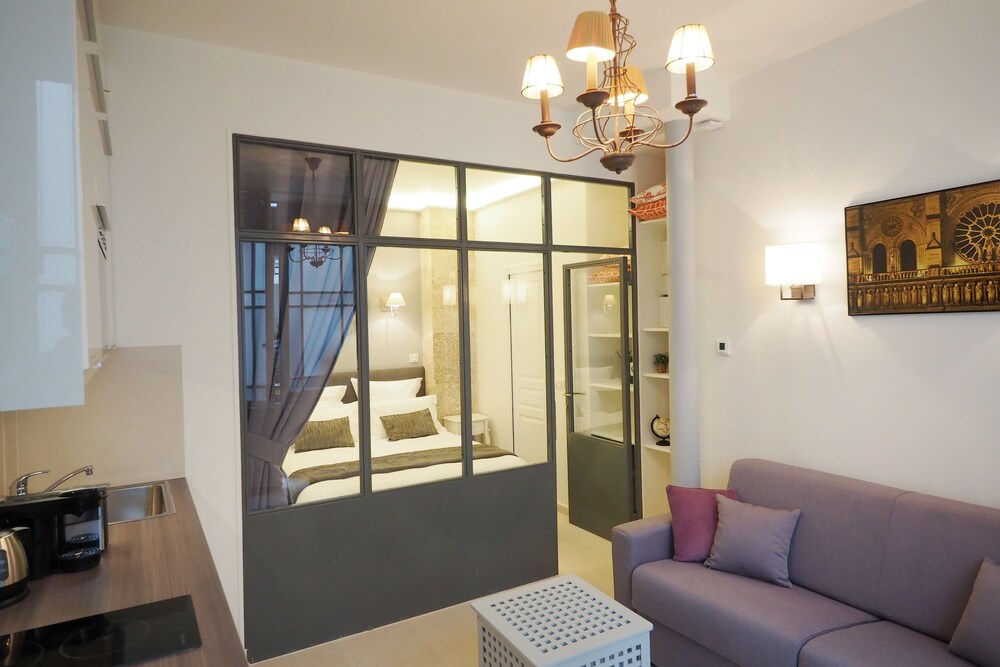 Saint Germain Cosy Suite - Living Room