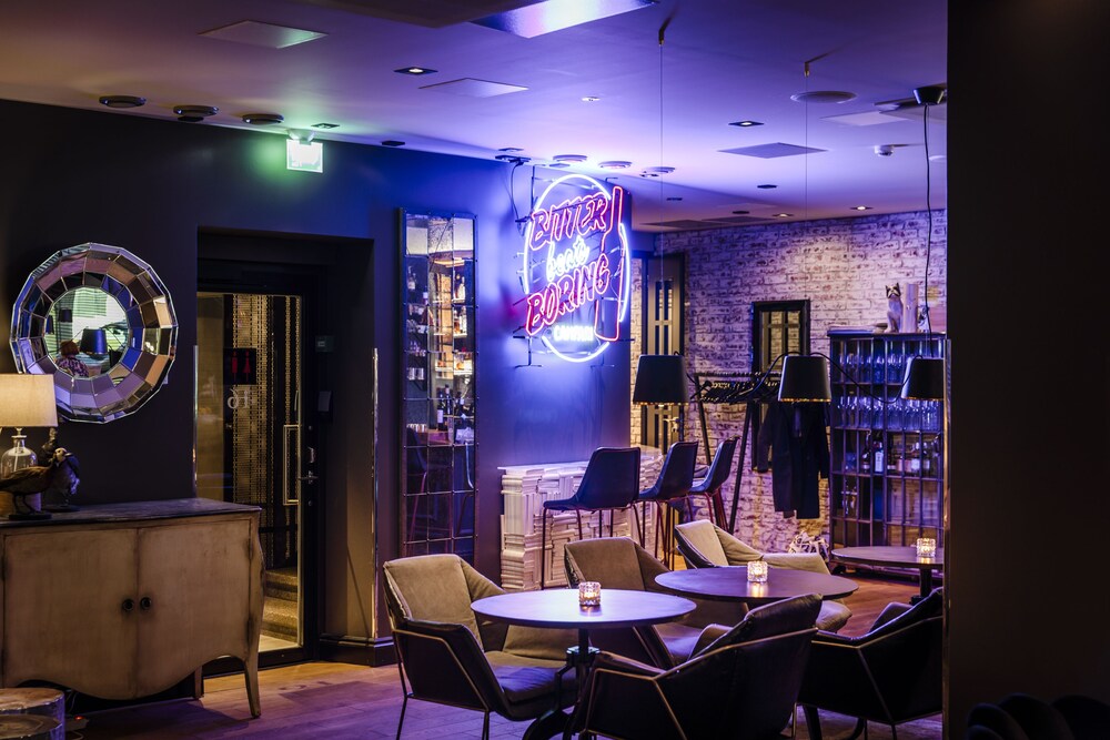 Hotel Bar