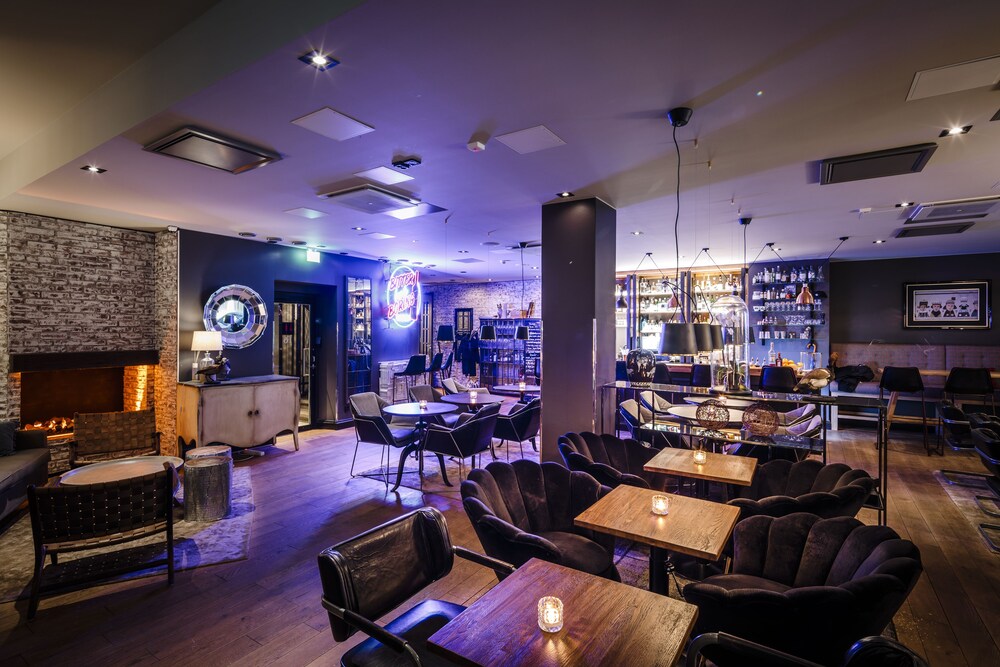 Hotel Bar