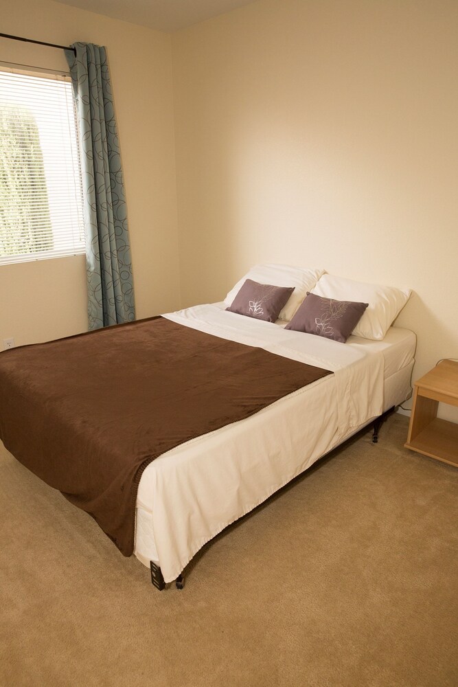 Luxury House, 3 Bedrooms, Mountain View - Guestroom