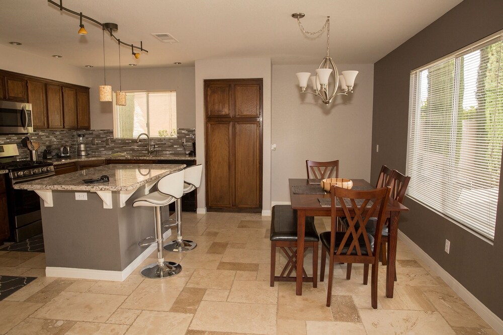 Luxury House, 3 Bedrooms, Mountain View - In-Room Kitchen