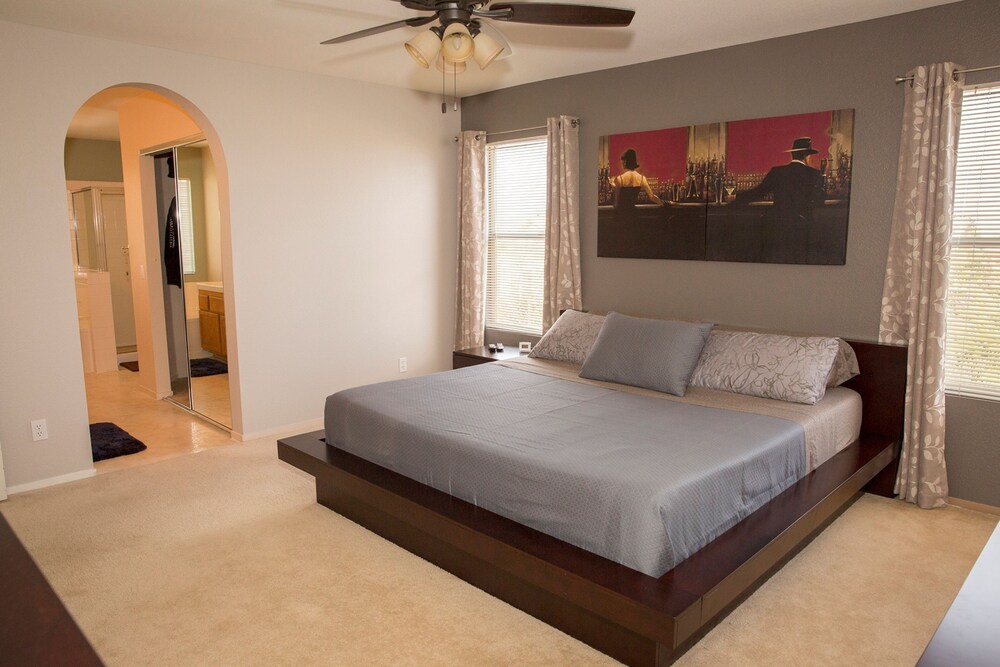 Luxury House, 3 Bedrooms, Mountain View - Guestroom