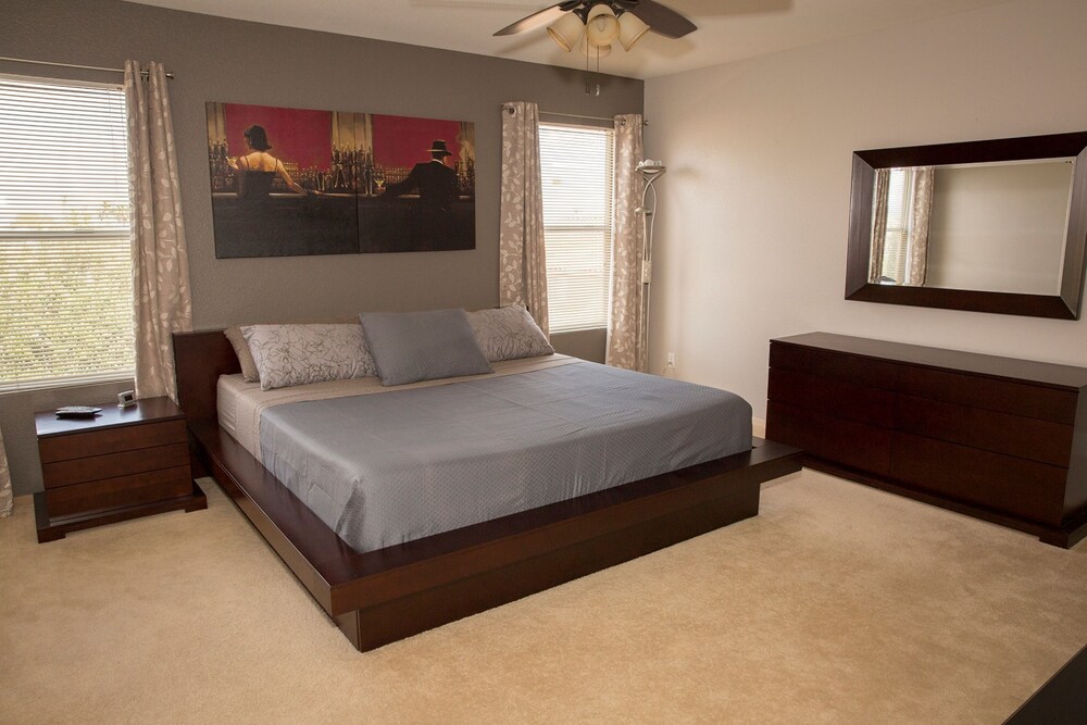 Luxury House, 3 Bedrooms, Mountain View - Guestroom