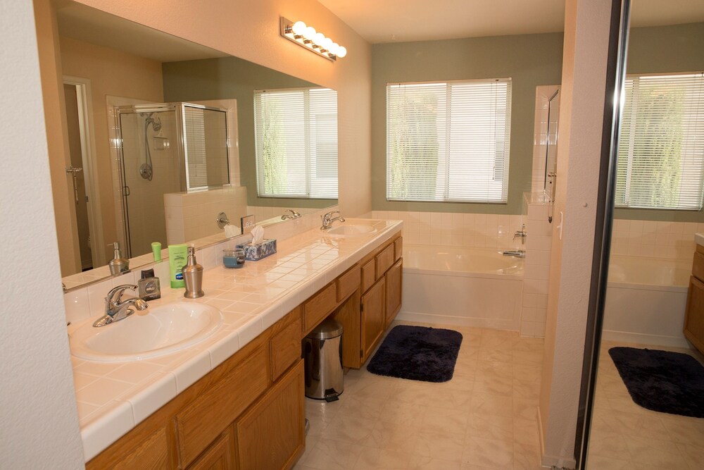 Luxury House, 3 Bedrooms, Mountain View - Bathroom