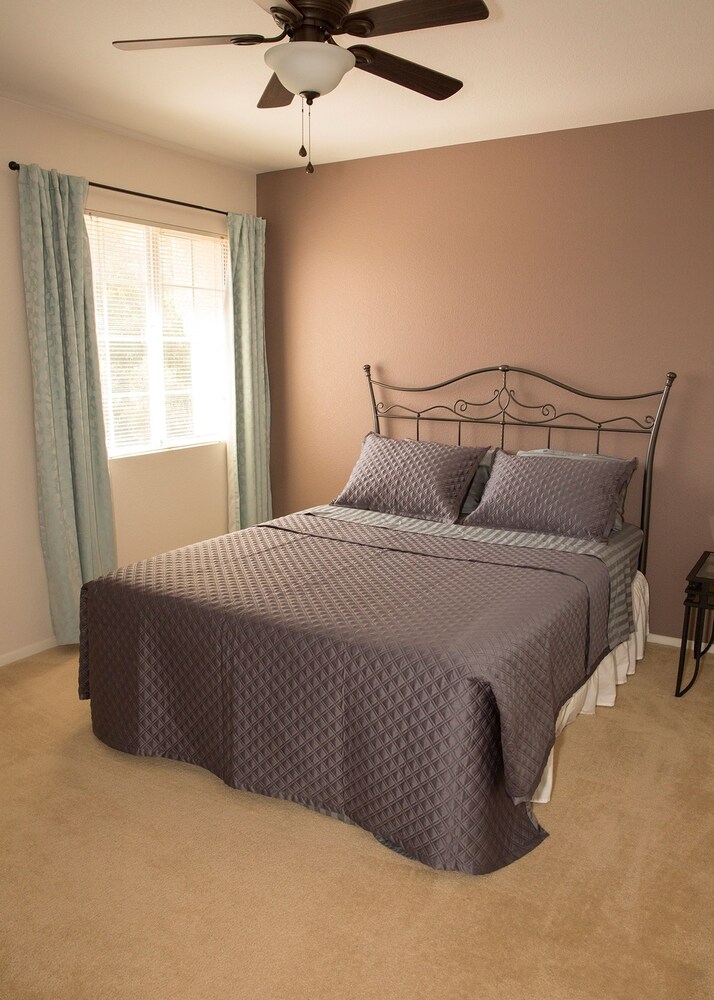 Luxury House, 3 Bedrooms, Mountain View - Guestroom