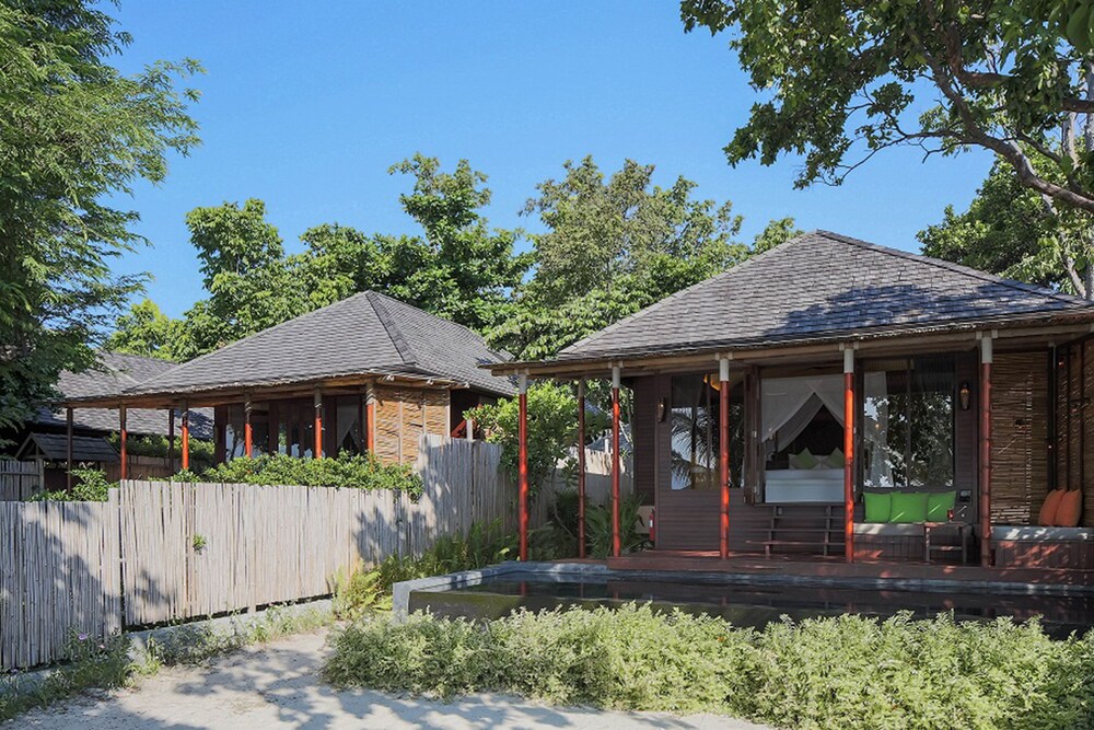 객실 (Beachfront Pool Villa)