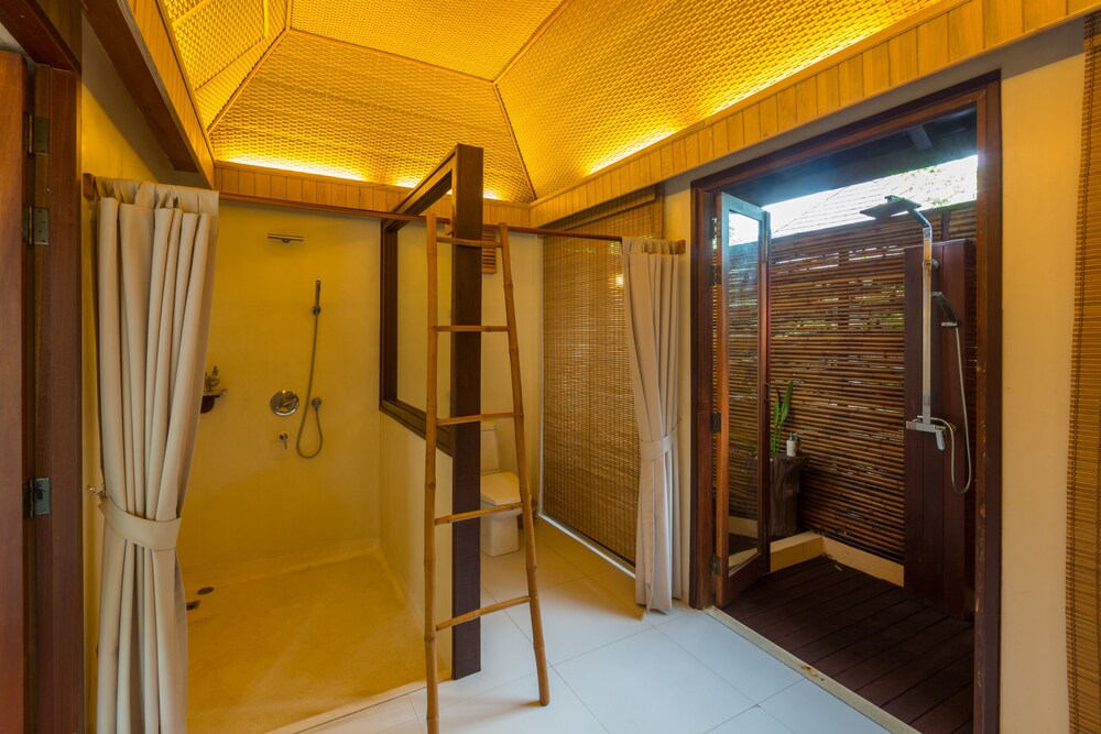 욕실 샤워 시설 (Sala Villa)