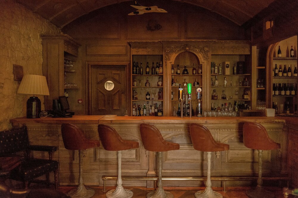 Hotel Bar