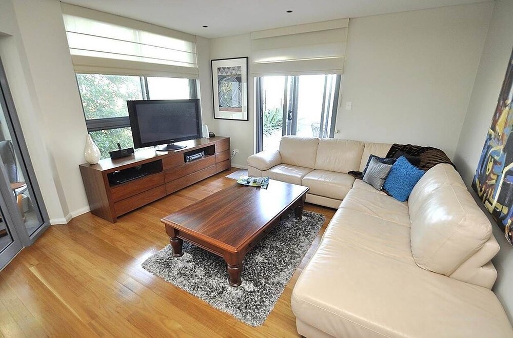 XNorth Sydney 16 Wal Furnished Apartment, 2 Bedrooms - Living Area