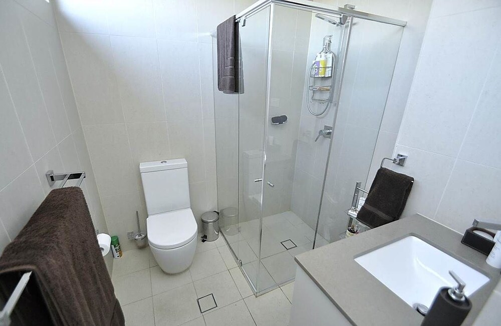 XNorth Sydney 16 Wal Furnished Apartment, 2 Bedrooms - Bathroom