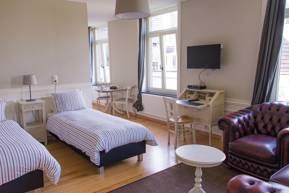 Kamer: Business suite, keuken, uitzicht op tuin