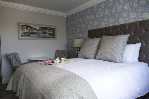 Nesbitt Arms Boutique Hotel