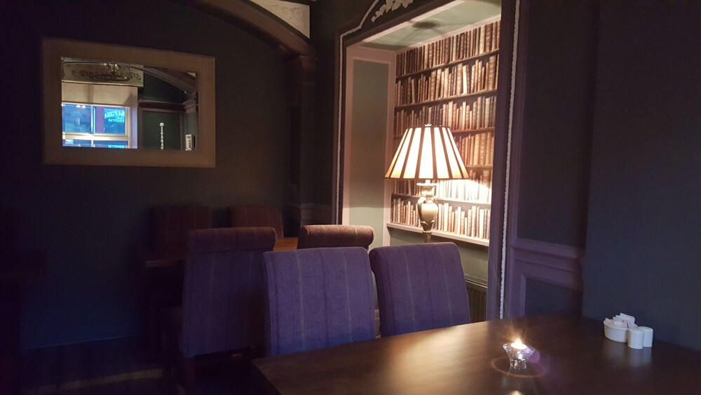 Hotel Lounge