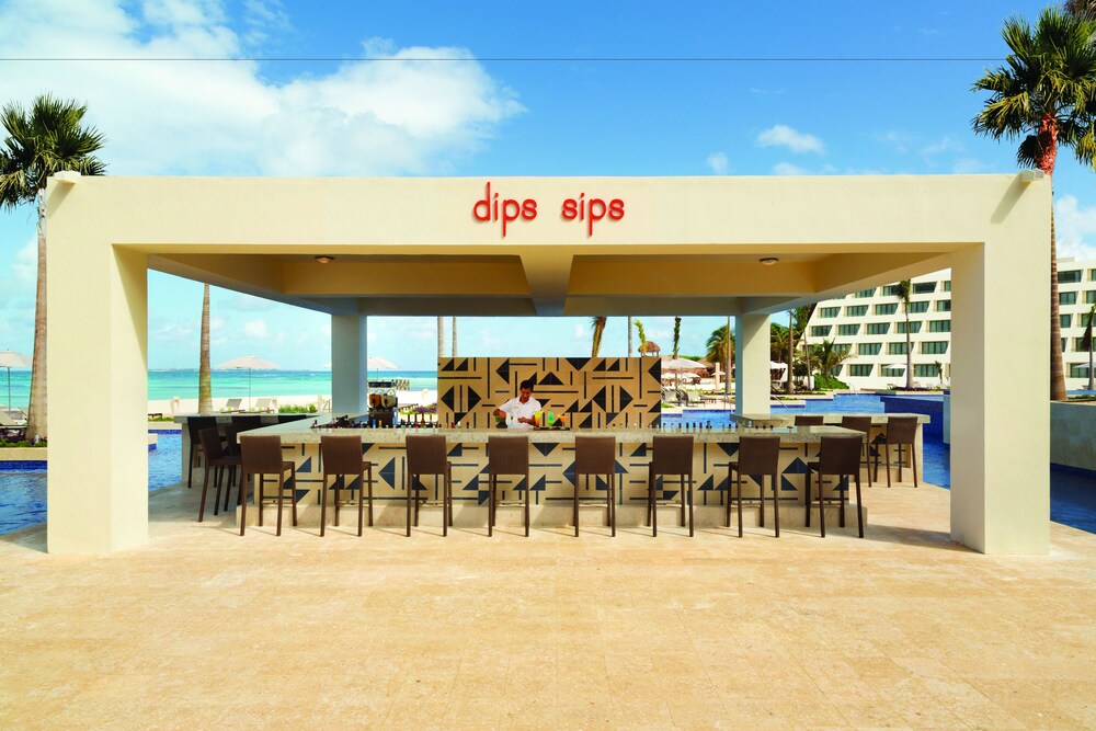 Poolside Bar