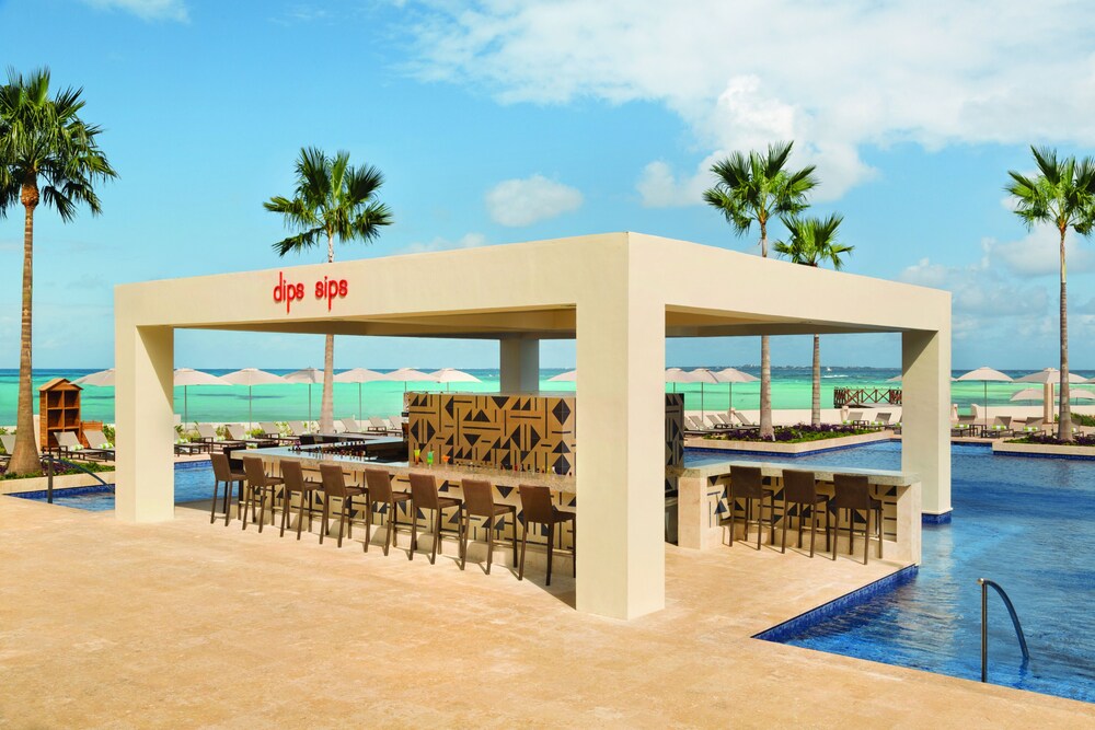 Poolside Bar