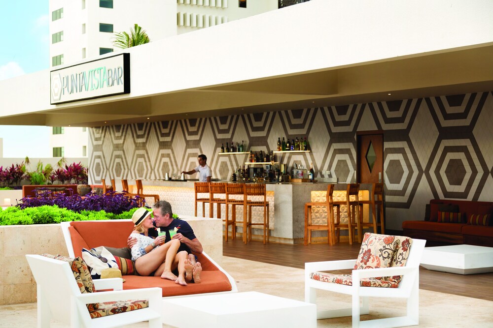 Poolside Bar