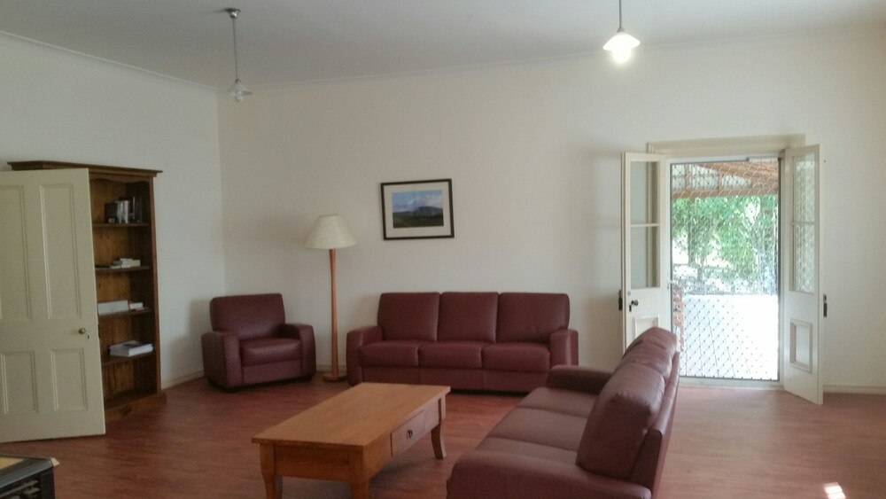 Cottage, 4 Bedrooms, Mountain View (2 Queen, 2 Single and 2 Bunk beds) - Living Area