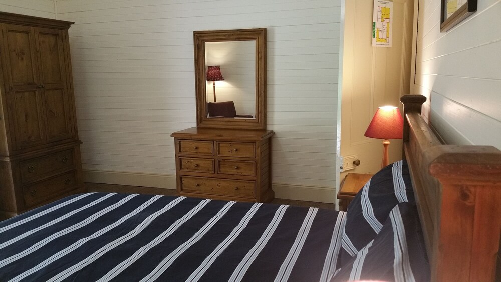 Cottage, 4 Bedrooms, Mountain View (2 Queen, 2 Single and 2 Bunk beds) - Guestroom