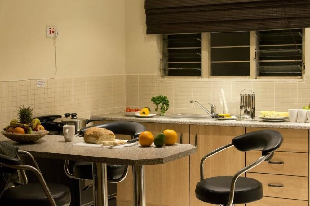 Apartment, 2 Bedrooms, Garden View - In-Room Dining