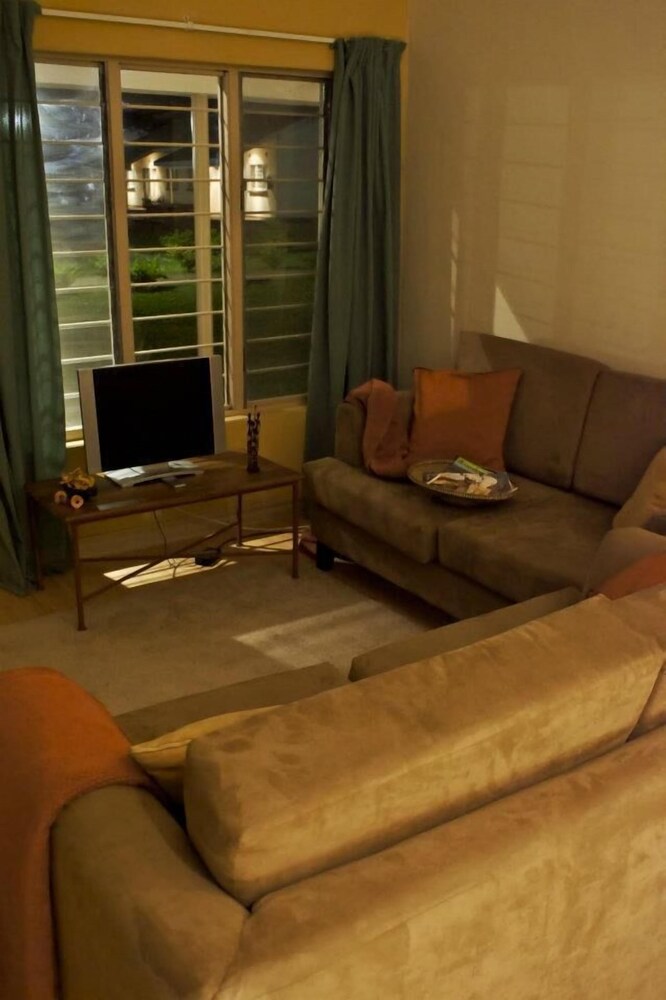 Apartment, 2 Bedrooms, Garden View - Living Room