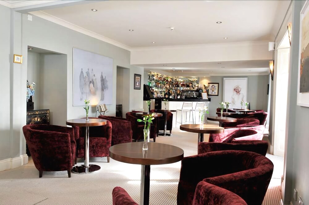 Hotel Bar