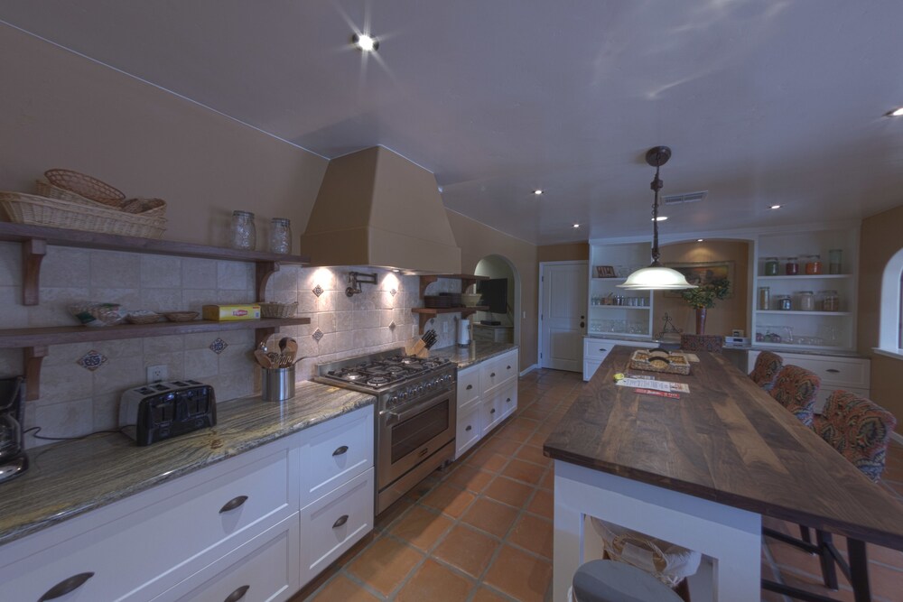 House, 4 Bedrooms - Private Kitchen