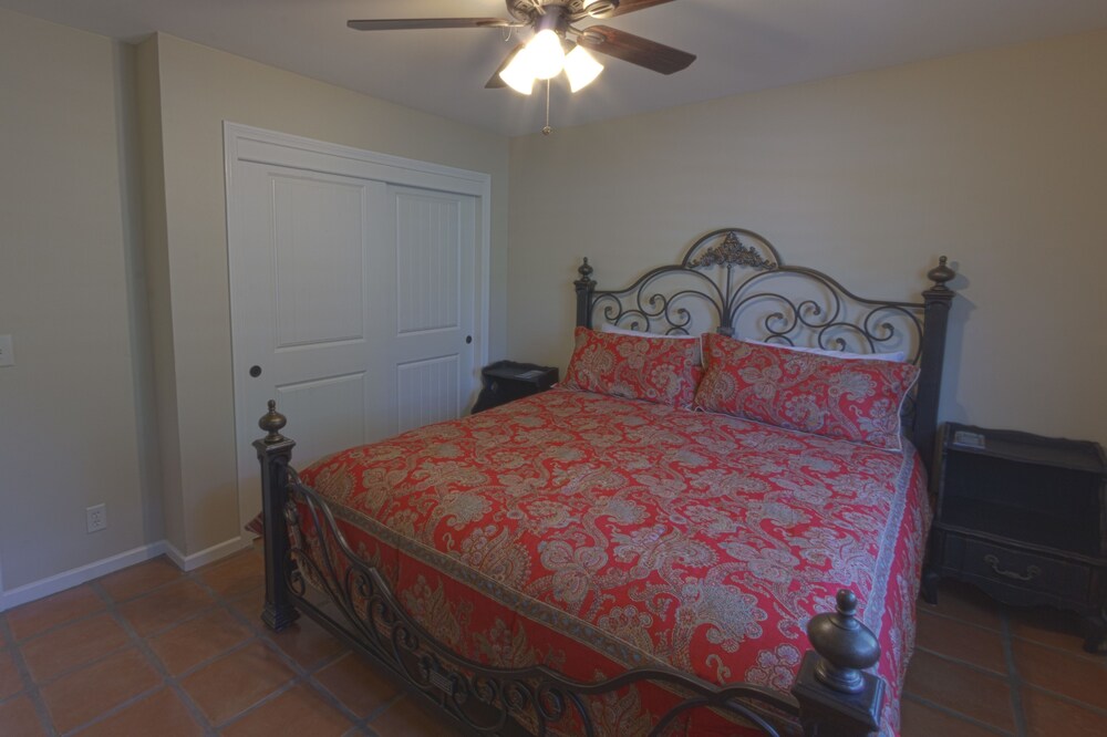 House, 4 Bedrooms - Room