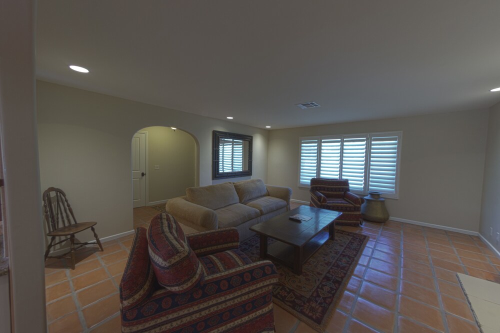 House, 4 Bedrooms - Living Area