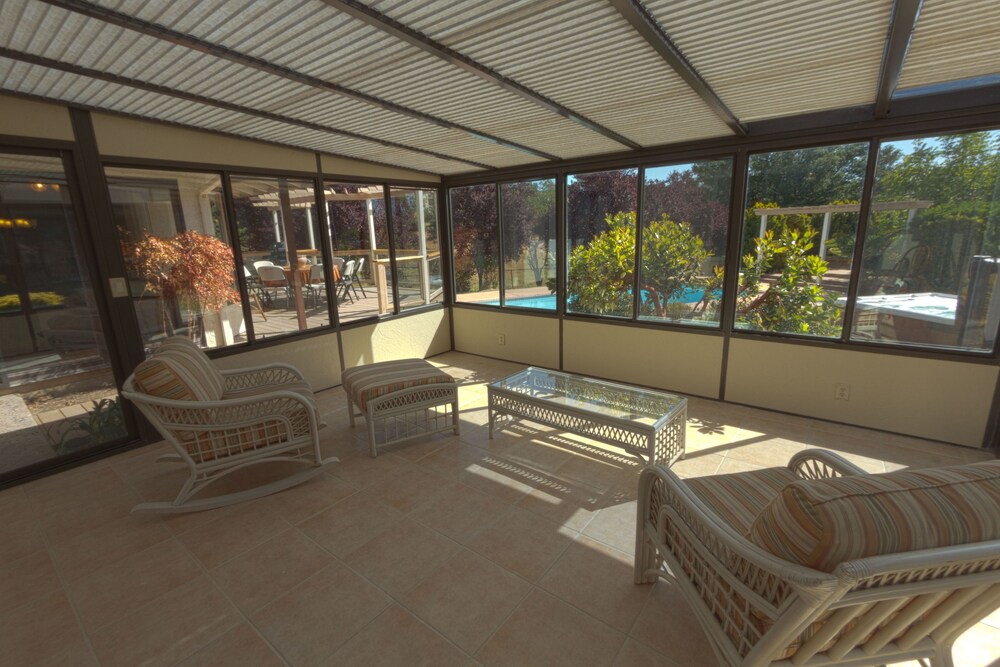 House, 4 Bedrooms - Living Area