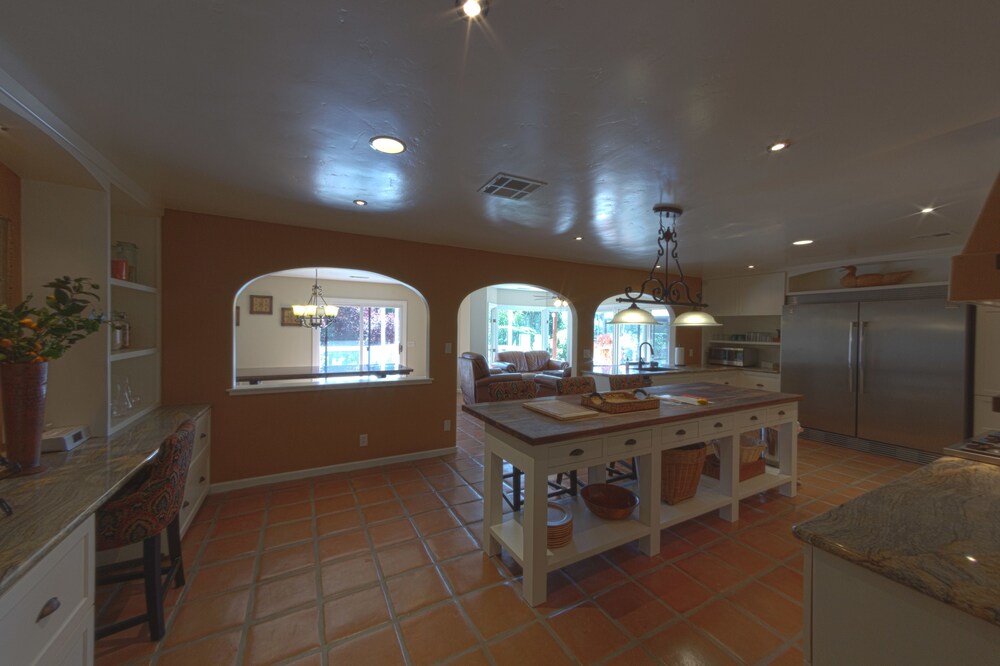 House, 4 Bedrooms - Private Kitchen