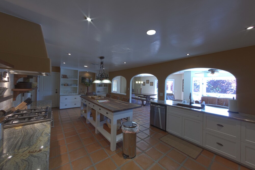House, 4 Bedrooms - Private Kitchen