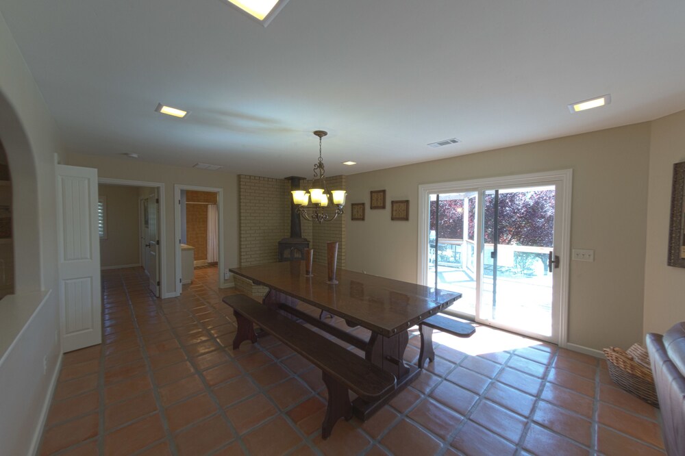 House, 4 Bedrooms - In-Room Dining